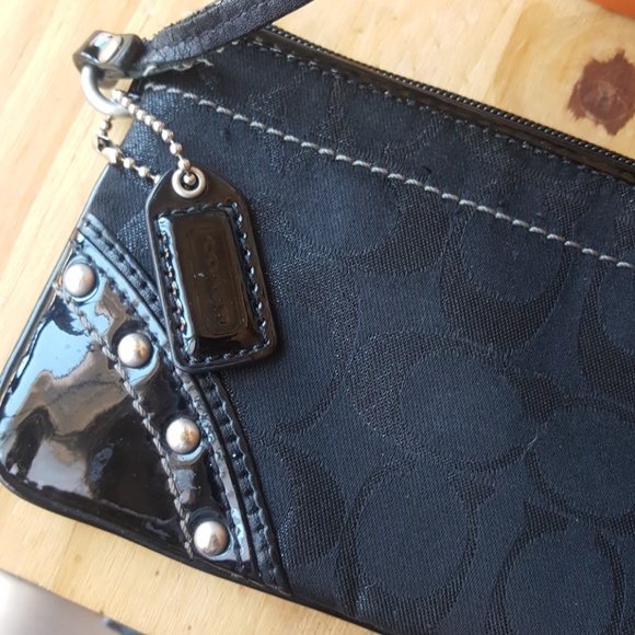 Authentic Coach wristlet (Black) - Picture 4 of 4